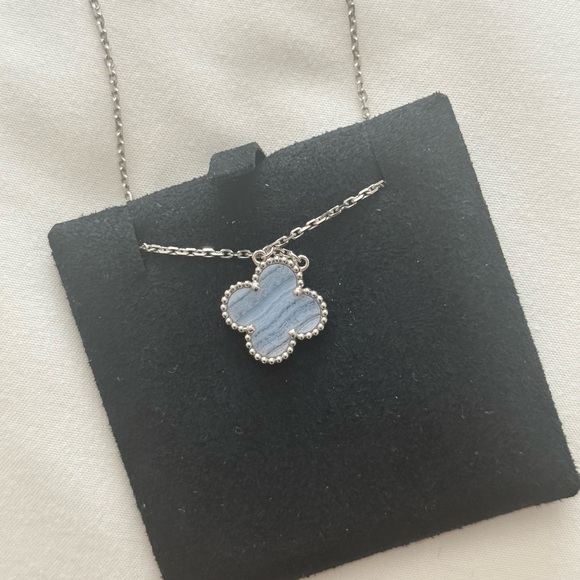 Van Cleef & Arpels Vintage Alhambra Chalcedony Necklace - Picture 3 of 8